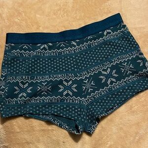 Victoria’s Secret Snowflake Pajama Shorts M